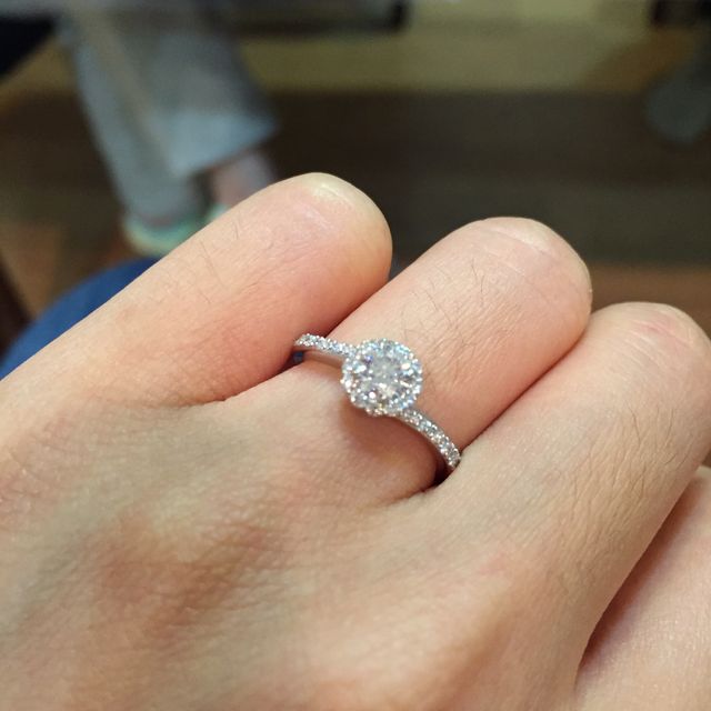 【STAR JEWELRY(スタージュエリー)の口コミ】 できるだけ石が大きく見えるデザインを希望。比較的指が細めのため、あま…