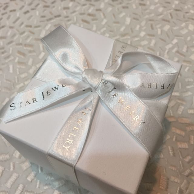 【STAR JEWELRY(スタージュエリー)の口コミ】 できるだけ石が大きく見えるデザインを希望。比較的指が細めのため、あま…