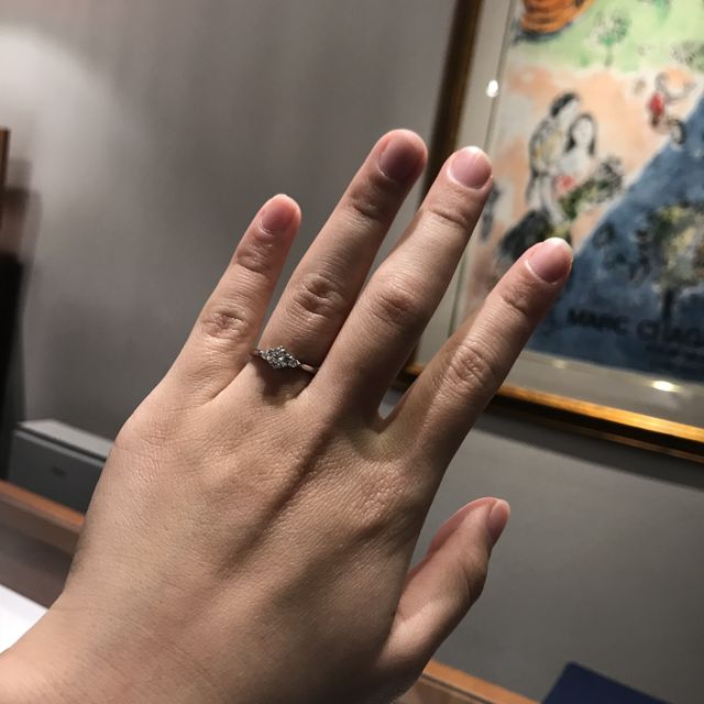 【BRILLIANCE+(ブリリアンスプラス)の口コミ】 メレダイヤがついたものがよかったので、このデザインに決めました。ダイ…