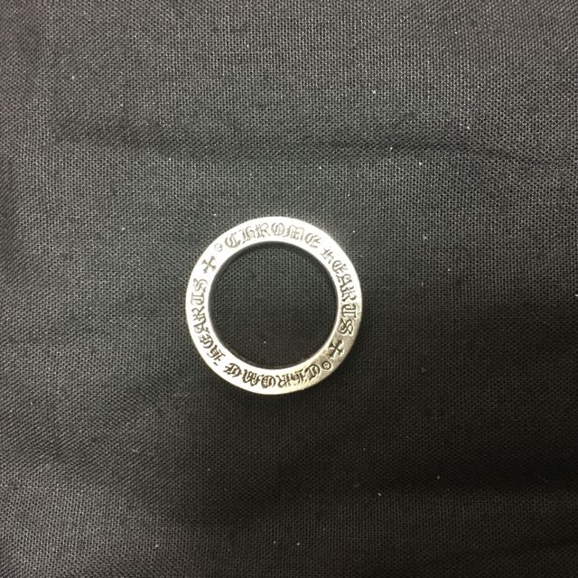 【Chrome Hearts(クロムハーツ)の口コミ】 普通の結婚指輪では私も主人もつまらないと思い、結婚指輪にしては珍しい…