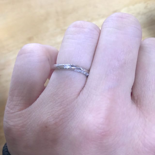 【4℃ BRIDAL(ヨンドシーブライダル)の口コミ】 カタログやネット等で見ても、同じようなデザインが多かったため、その中…