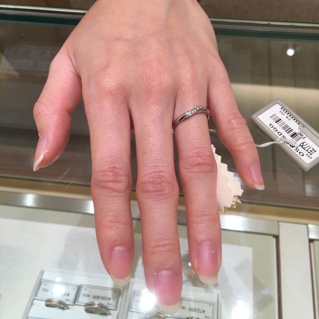 【ギンザタナカブライダル(GINZA TANAKA BRIDAL)の口コミ】 デザインがすごく素敵でした。
ストレートでシンプルながら、斜めにデザイ…