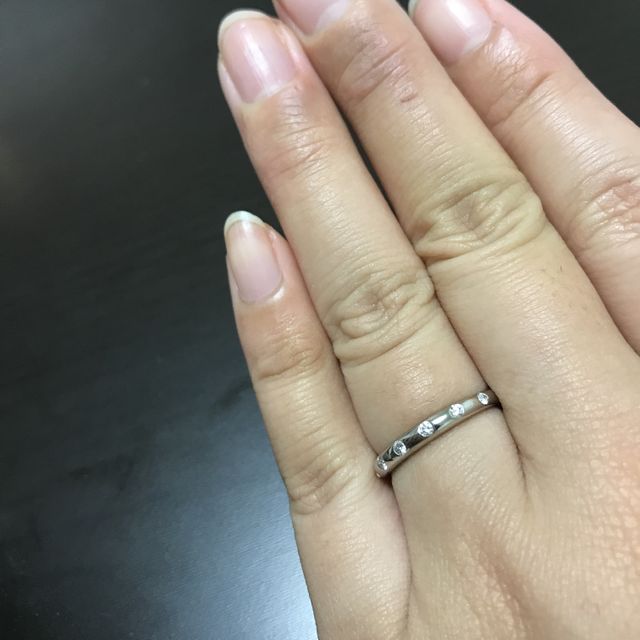 【ブルガリ(BVLGARI)の口コミ】 ダイヤが入っているけど、さりげない感じが気に入りました。7つのダイヤが…