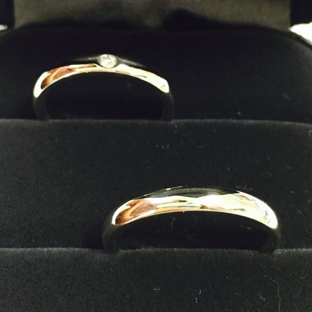 【ティファニー(Tiffany & Co.)の口コミ】 他に1ブランドの結婚指輪をつけてみたが指に当たる肌触りが全然違った。
…