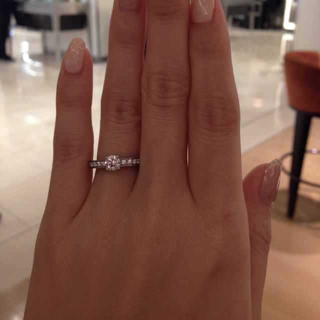 【ブルガリ(BVLGARI)の口コミ】 お店に入った時、どの指輪よりもキラキラ光っていて一目惚れでした。どの…