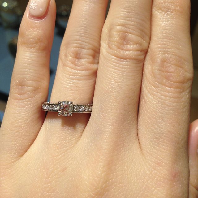 【ブルガリ(BVLGARI)の口コミ】 お店に入った時、どの指輪よりもキラキラ光っていて一目惚れでした。どの…