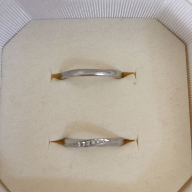 【4℃ BRIDAL(ヨンドシーブライダル)の口コミ】 波のような形で指がきれいに長く見えるため、指が太くてもきれいに見える…