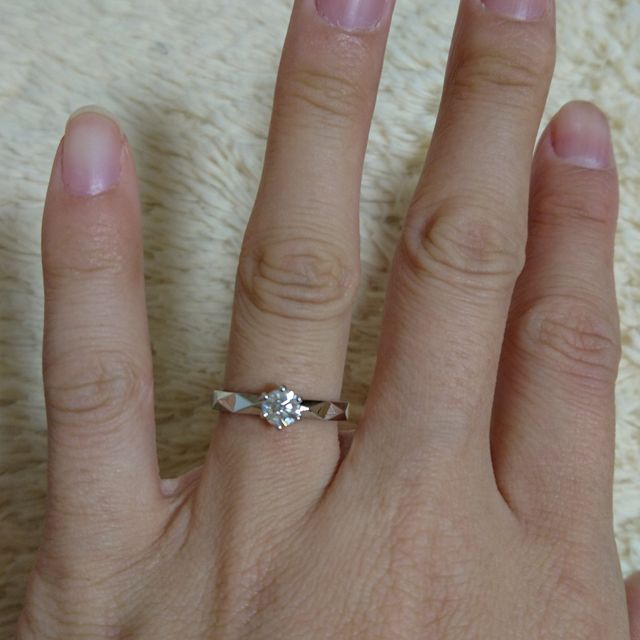 【AFFLUX(アフラックス)の口コミ】 リングのカッティングがものすごく好みで他のデザインも考えたがやっぱり…