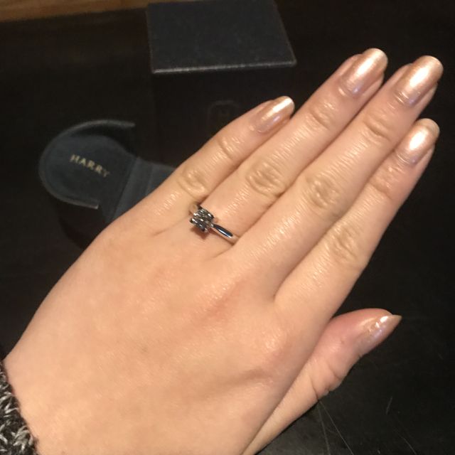 【ハリー・ウィンストン(Harry Winston)の口コミ】 HとWの爪がパーカーにも合うと思い、購入を決めました。普段通学する時に…