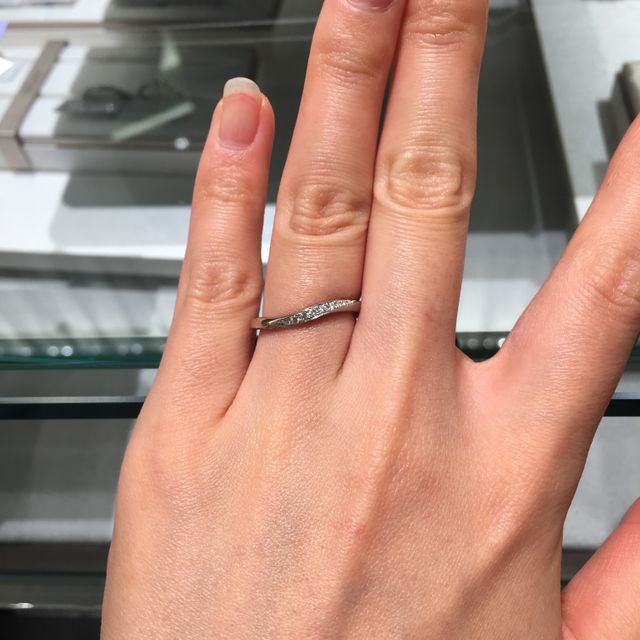 【アイプリモ(I-PRIMO)の口コミ】 流れるようなデザインで、ダイヤモンドがキラッキラでした。
CMで見てから…