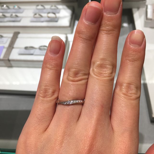 【アイプリモ(I-PRIMO)の口コミ】 流れるようなデザインで、ダイヤモンドがキラッキラでした。
CMで見てから…