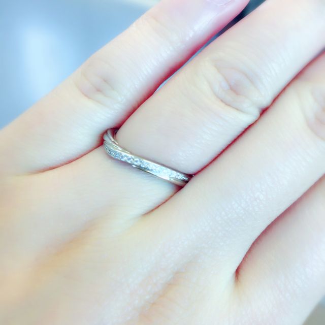 【銀座ダイヤモンドシライシの口コミ】 派手すぎず、シンプル過ぎない指輪を探していました。
上品なメレダイヤモ…