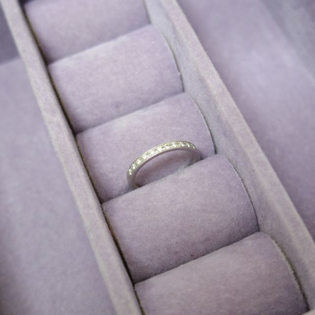 【4℃ BRIDAL(ヨンドシーブライダル)の口コミ】 婚約指輪がデビアスのプロミス、指輪を二本重ね付けしたような華やかなデ…