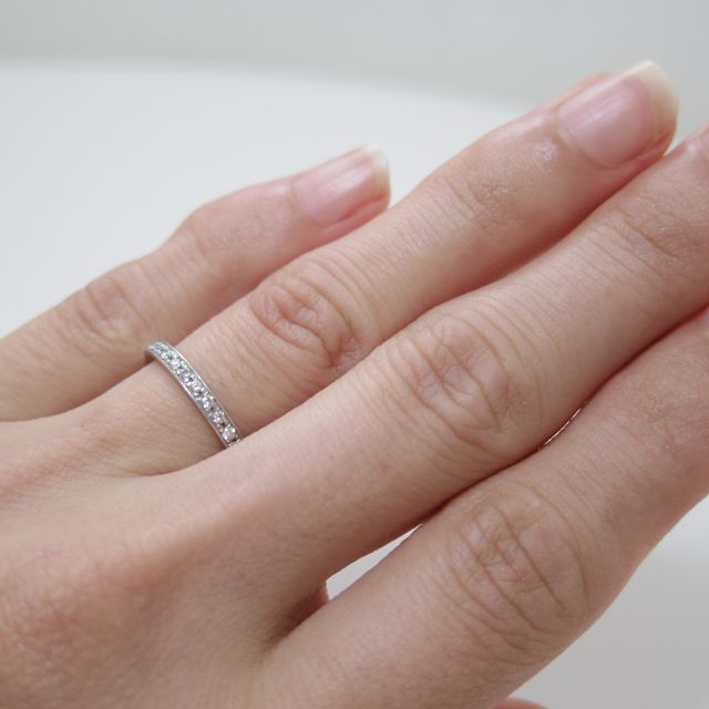 【4℃ BRIDAL(ヨンドシーブライダル)の口コミ】 婚約指輪がデビアスのプロミス、指輪を二本重ね付けしたような華やかなデ…