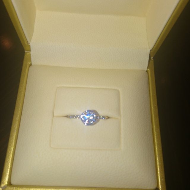 【ピアジェ(PIAGET)の口コミ】 お互い30代後半。

普段からアクセサリーを身につける私は
こういう形はキ…