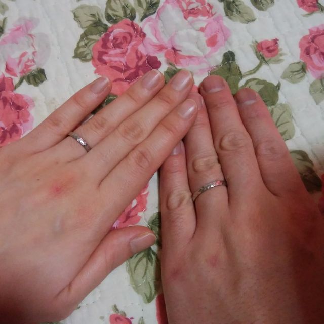 【PILOT BRIDAL(パイロットブライダル)の口コミ】 打ち出しデザインですが、
計算されたデザインで
削っているそうです。
シ…