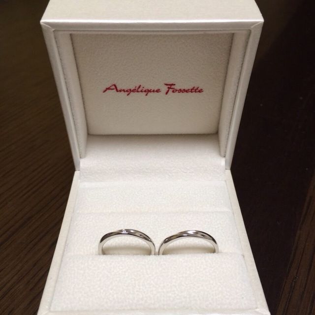 【アンジェリックフォセッテ(Angelique Fossette)の口コミ】 シンプルなデザインながらも、指を綺麗に見せてくれる波のような形が気に…