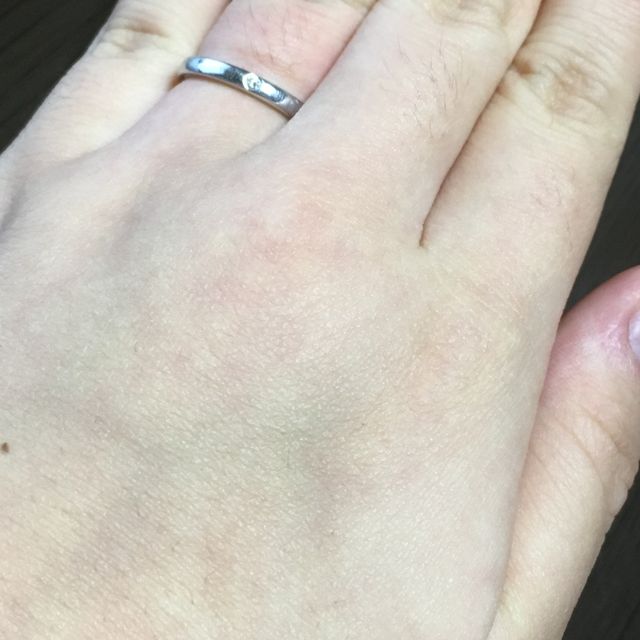 【4℃ BRIDAL(ヨンドシーブライダル)の口コミ】 見た目が可愛らしいところがとても魅力的。ふっくらした指に合う細さのと…