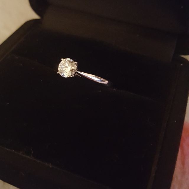 【日本ダイヤモンド貿易の口コミ】 あまりデザインにはこだわりがなく、シンプルでプラチナ土台の指輪を希望…