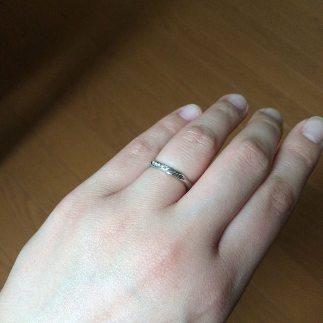 【JEWELRY  KAMATA(ジュエリーかまた)の口コミ】 店内に入ってすぐ、店員さんに紹介されたリングに一目惚れしました。他の…