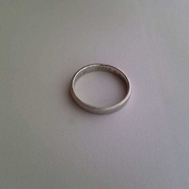 【ギンザタナカブライダル(GINZA TANAKA BRIDAL)の口コミ】 指輪の幅が広くなく、狭くなく、ちょうどいい2,5mm幅です。指にハメても全…