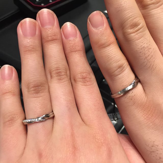 【エクセルコダイヤモンド(EXELCO DIAMOND)の口コミ】 他では見たことのないデザインで、個性的なところが決め手になりました。
…