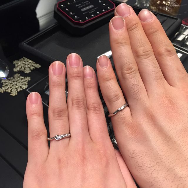 【エクセルコダイヤモンド(EXELCO DIAMOND)の口コミ】 他では見たことのないデザインで、個性的なところが決め手になりました。
…