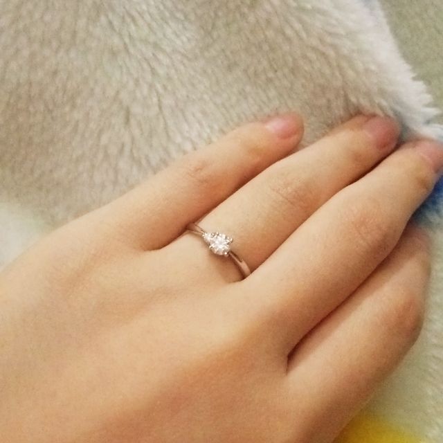 【SIND BAD(シンドバット)の口コミ】 結婚指輪はウェーブタイプが欲しいと思っていたのでそれに。婚約指輪はオ…