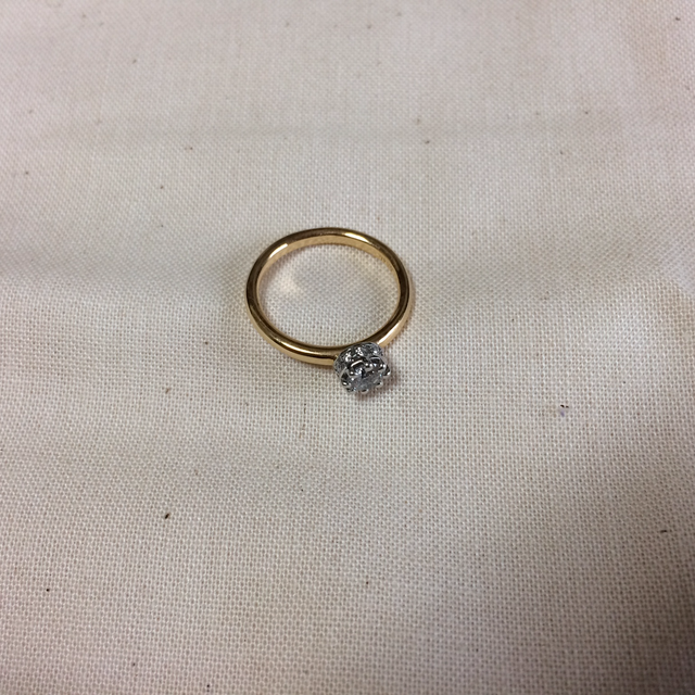 【Galopine & Galopin(ガロピーネガロパン)の口コミ】 探していたゴールドの色味と王冠のデザインが素敵で一目で気に入りました…