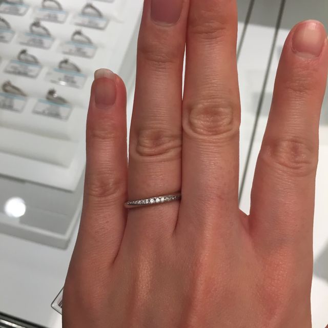 【銀座ダイヤモンドシライシの口コミ】 ハーフエタニティのブーケ。
ブーケという名前のリングは何種類かあり、自…