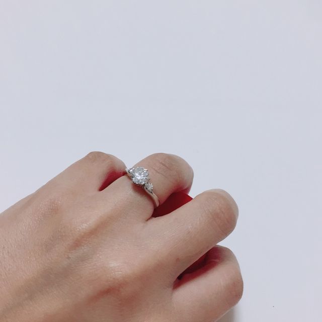 【GALA JEWELRY(ガラジュエリー)の口コミ】 カラット(ダイヤモンドの大きさ)に拘り、その他のCについては、傷などがあ…