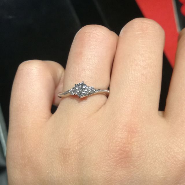 【エクセルコダイヤモンド(EXELCO DIAMOND)の口コミ】 ミル打ちのものはあまり候補として考えていなかったのですが、
こちらのデ…