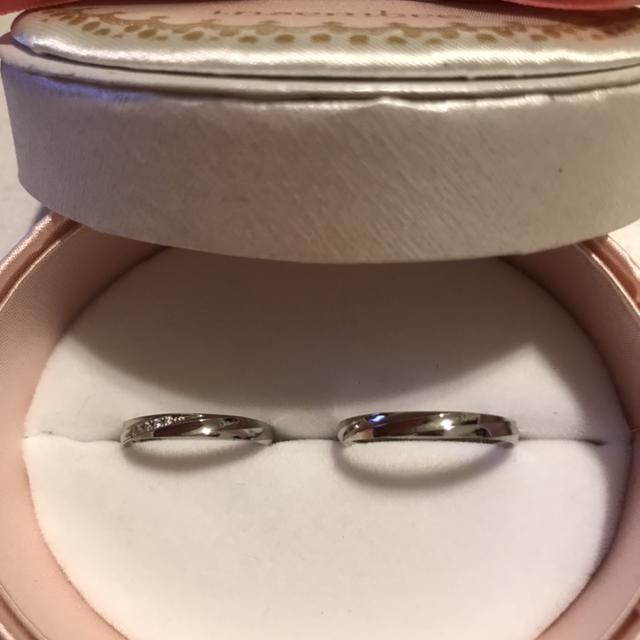 【insembre(インセンブレ)の口コミ】 価格も予算に合い、シンプルなデザインで気に入りました。女性の指輪には…