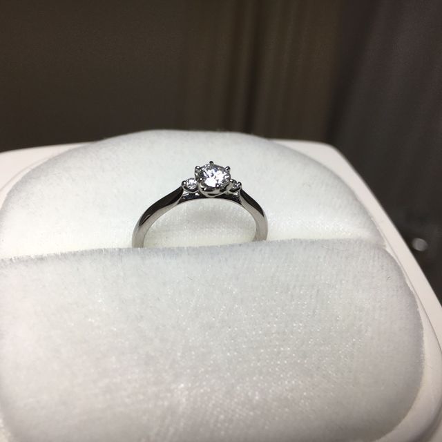 【俄(にわか)の口コミ】 シンプルでも可愛らしいものが好きだったので決めました。
白鈴は、スズラ…