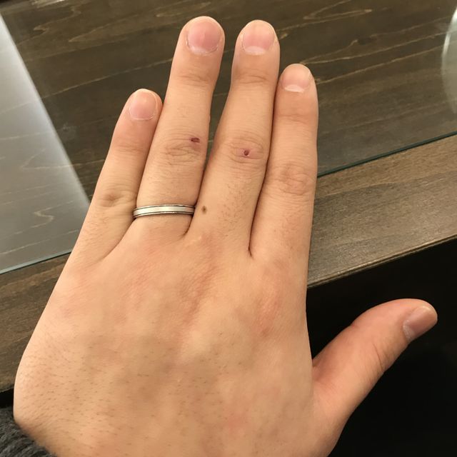 【JEWELRY  KAMATA(ジュエリーかまた)の口コミ】 シンプルな指輪だが、一つの指輪でも光沢の加減を調節することで、何通り…