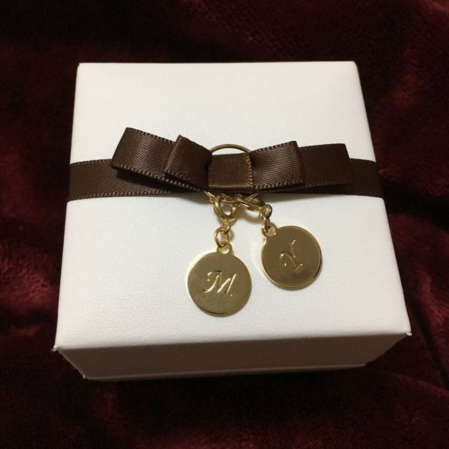 【アイプリモ(I-PRIMO)の口コミ】 買いに行く前はメインのダイヤの両隣に小さいダイヤがあるデザインを考え…