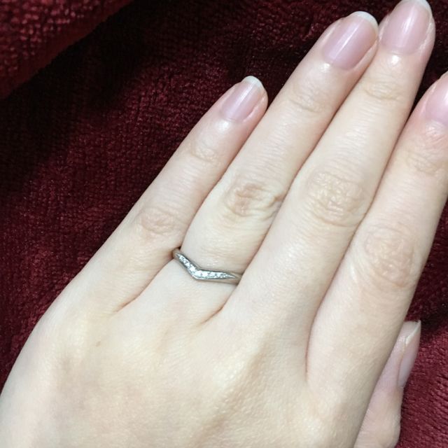【【閉業】フラー・ジャコー(FURRER-JACOT)の口コミ】 別ブランドで買った婚約指輪に合わせて使いたかった為V字のデザインで探し…