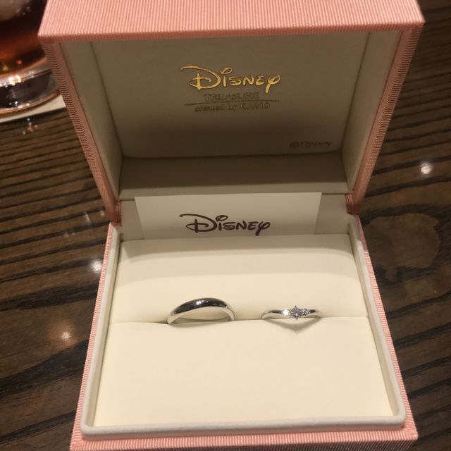 【ケイウノ ブライダル(K.UNO BRIDAL)の口コミ】 ケイウノの商品全てにディズニーの刻印ができるところです。刻印もミッキ…