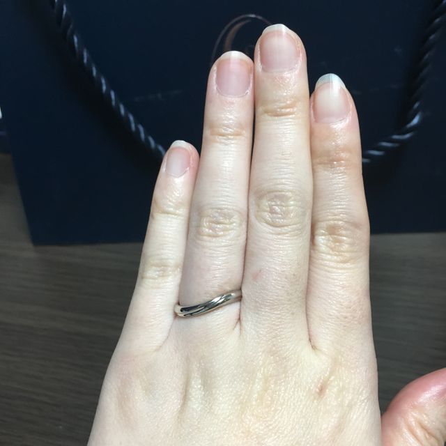 【銀座ダイヤモンドシライシの口コミ】 何よりもつけ心地が良かった。
シンプルなデザインで、ダイヤモンドをつけ…