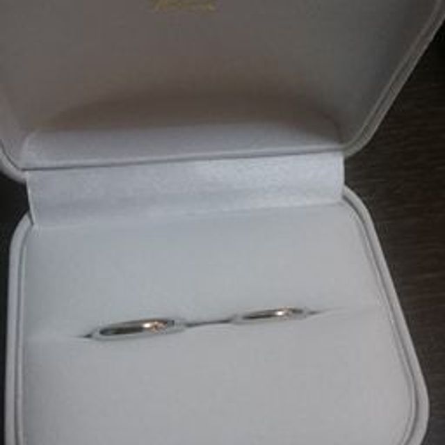 【WATANABE / 卸商社直営　渡辺の口コミ】 色んな指輪を試着しましたが、結局シンプルな物をセットにできることを決…