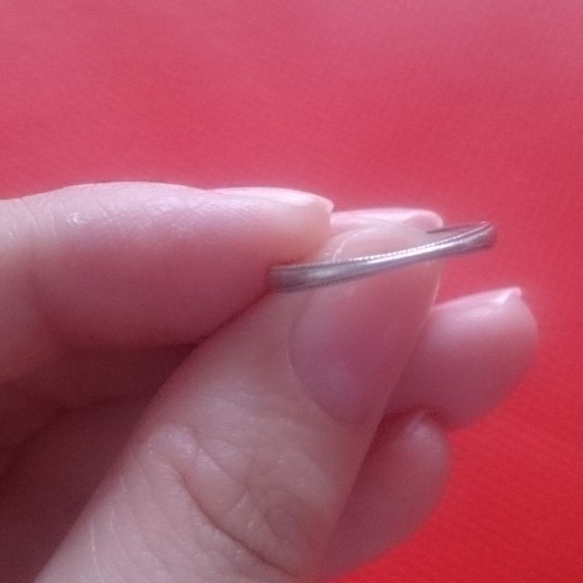 【agete(アガット)の口コミ】 とにかく華奢でシンプルなところに惹かれました。サイドに細かなミル打が…