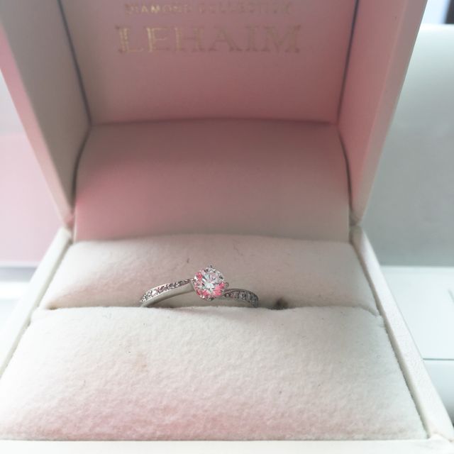 【LEHAIM(レハイム)の口コミ】 デザインがとても気に入りました。真ん中の大きいダイヤだけではなく全体…