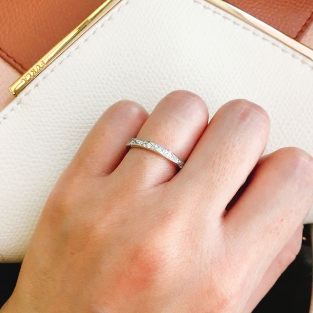 【グラフ(GRAFF)の口コミ】 エンゲージリングとお揃いのデザインがよかったためこちらにしました。カ…