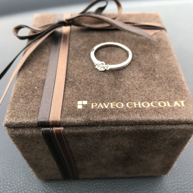 【PAVEO CHOCOLAT(パヴェオショコラ)の口コミ】 試着して一目惚れをしました‼︎
婚約指輪だけでもかわいい、結婚指輪と合わ…