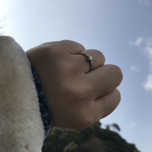 【PAVEO CHOCOLAT(パヴェオショコラ)の口コミ】 試着して一目惚れをしました‼︎
婚約指輪だけでもかわいい、結婚指輪と合わ…