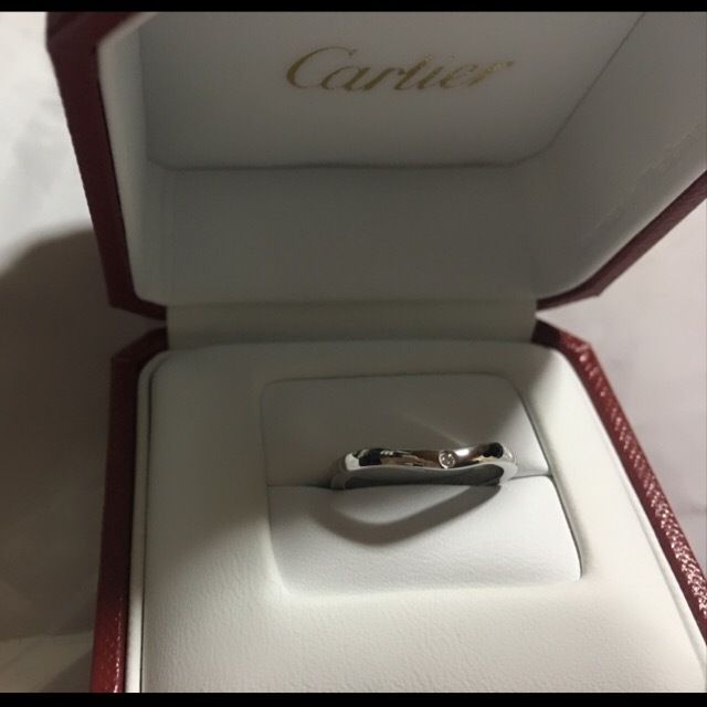 【カルティエ(Cartier)の口コミ】 最初はラブリングに決めていたが試着すると私の指には幅が広くゴツくなっ…