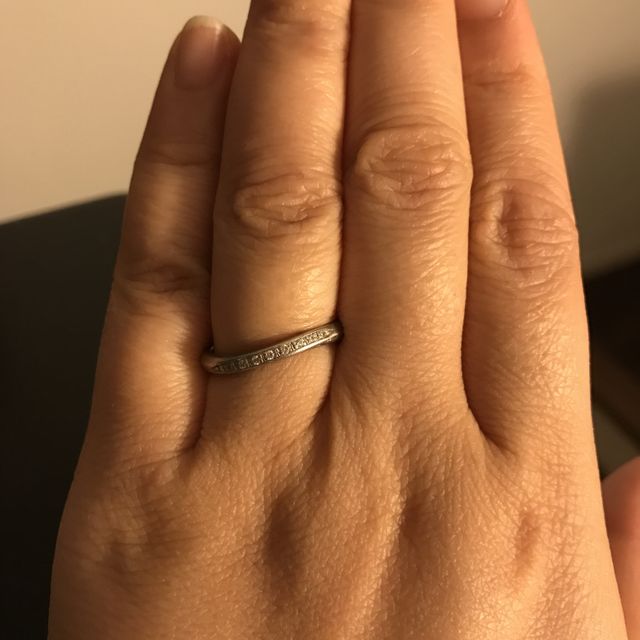 【アイプリモ(I-PRIMO)の口コミ】 流線型のダイヤのラインが指を細く見せてくれる感じが気に入りました。価…