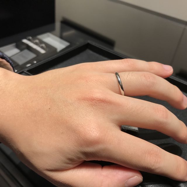 【エクセルコダイヤモンド(EXELCO DIAMOND)の口コミ】 普段指輪をつけない男性でも、つけていて違和感のないものを探していまし…