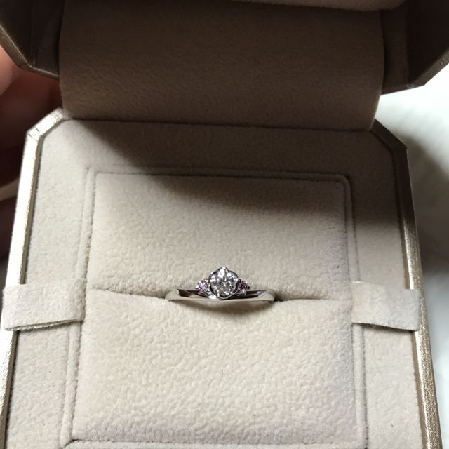 【TRECENTI(トレセンテ)の口コミ】 ピンク色が好きなので、指輪をお店に見に行く前からピンクダイヤの入った…