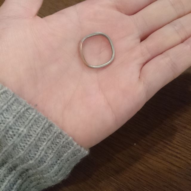 【mina.jewelry(ミナジュエリー)の口コミ】 新郎新婦で、指輪の形(まるしかく)と、ベースの金属(プラチナ)は同じ物に…
